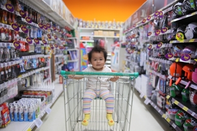 Strategii pe care supermarket-urile le folosesc pentru a vinde copiilor