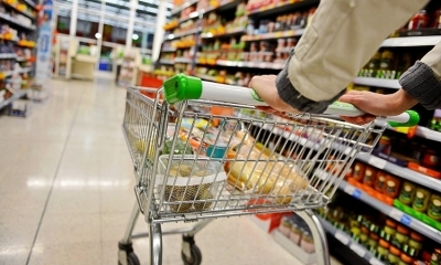 Importanța micilor standuri din supermarket unde clienți pot servi masa